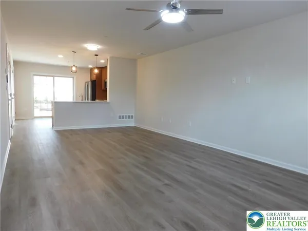 $2,300 | 326 East Frankford Street, Bethlehem, PA 18018