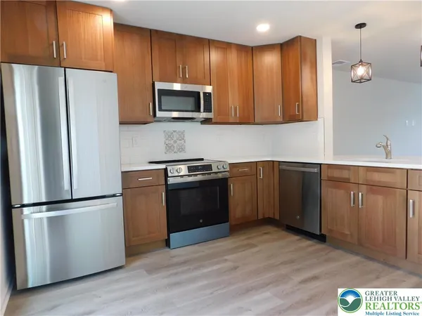 $2,300 | 326 East Frankford Street, Bethlehem, PA 18018