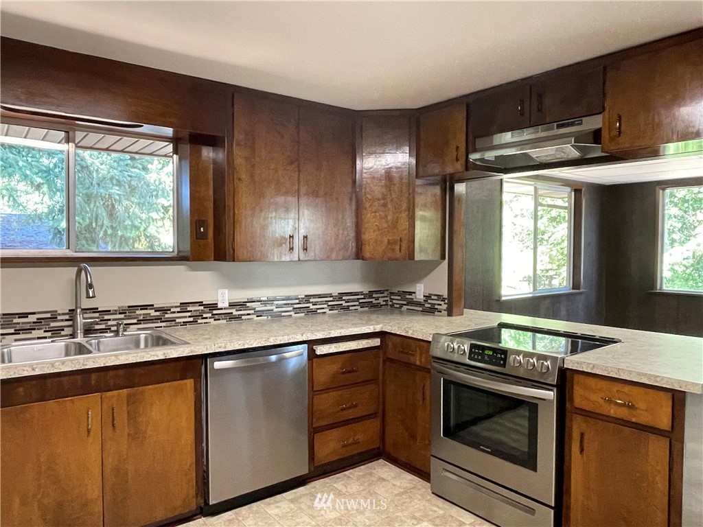 3190 Harris Road Southeast Port Orchard, WA 98366 - Photo 7 of 25 Gallery Image 7