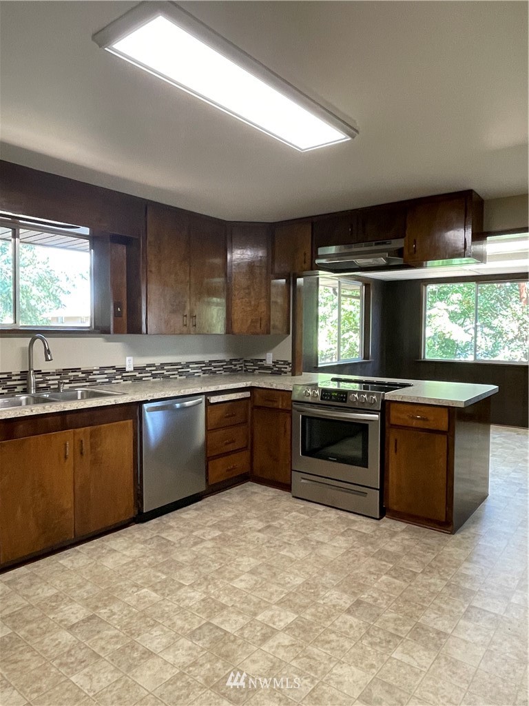 3190 Harris Road Southeast Port Orchard, WA 98366 - Photo 9 of 25 Gallery Image 9