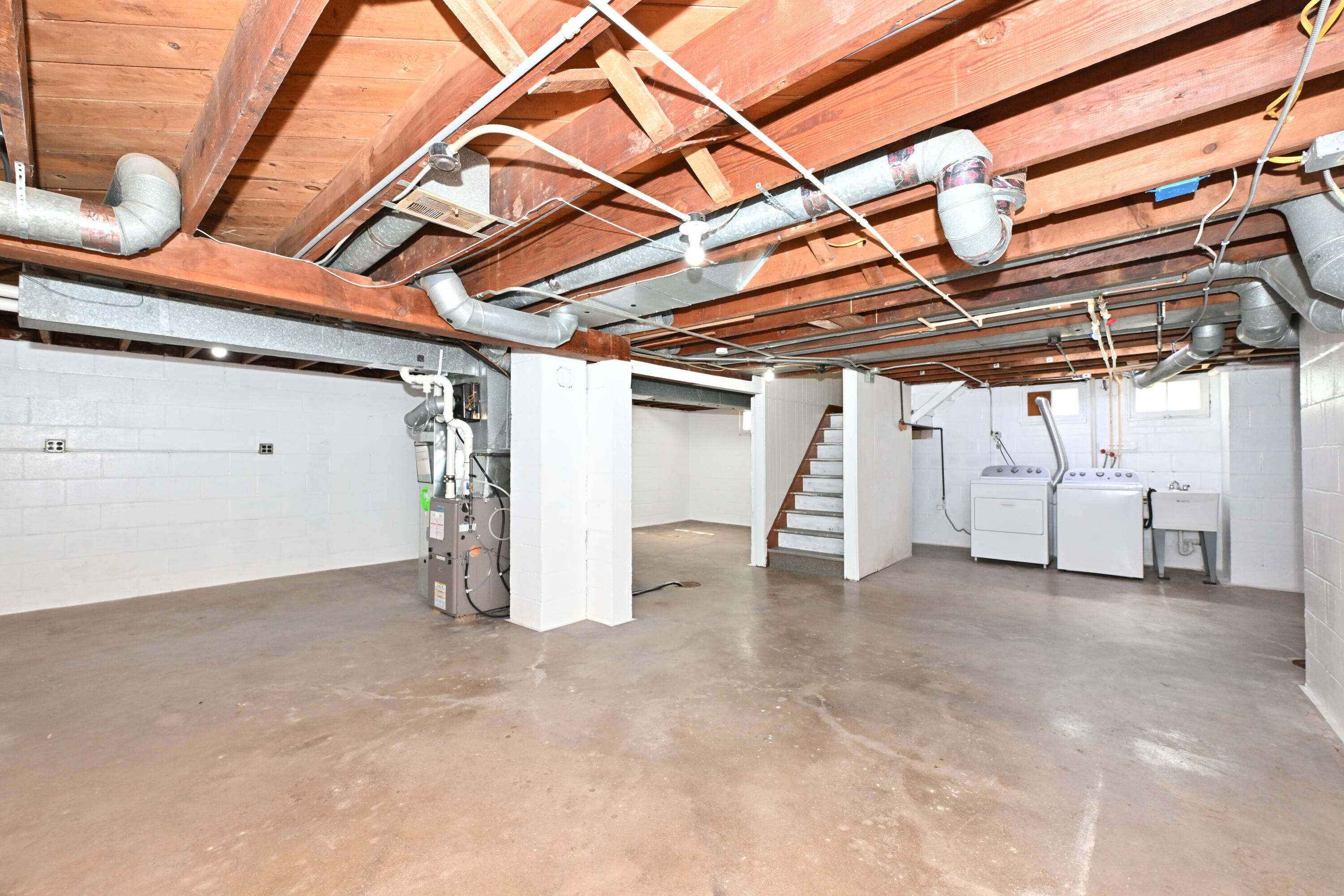 8001 West Cold Spring Road Greenfield, WI 53220 - Photo 16 of 24 Dry & Clean