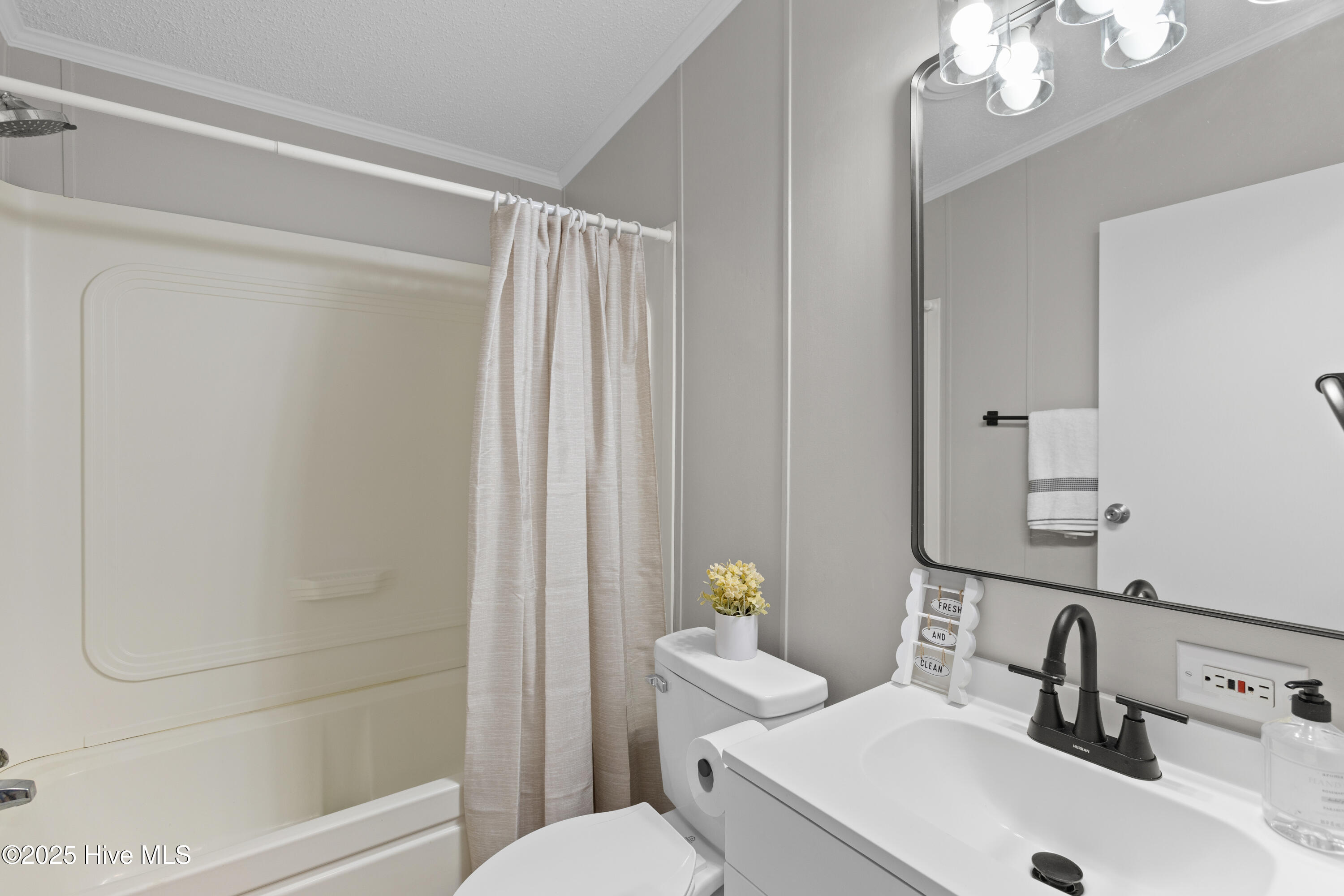 117 Rodeo Lane Jacksonville, NC 28540 - Photo 24 of 33 Guest Bathroom
