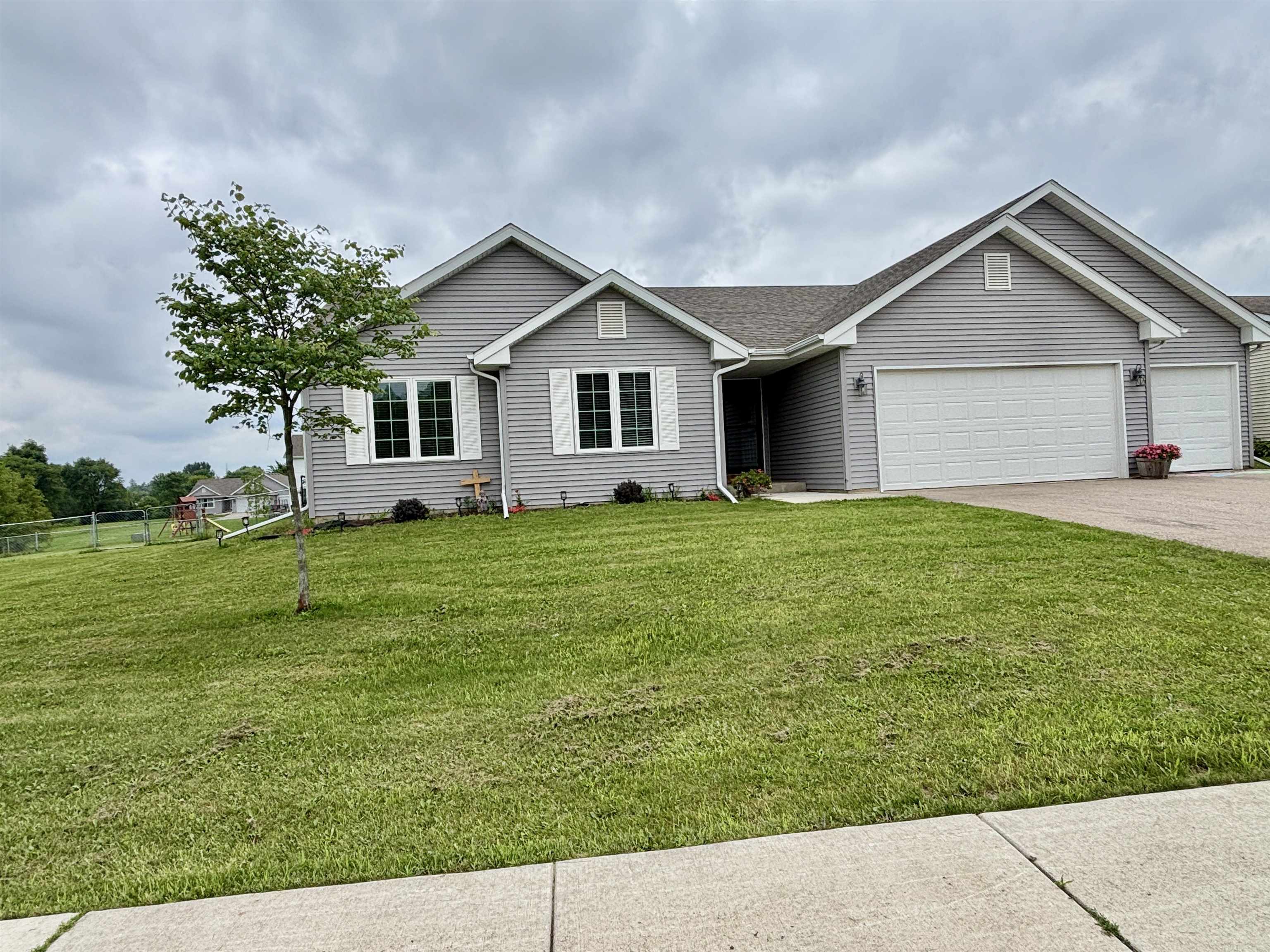 205 Sundance Trail Capron, IL 61012 - Photo 1 of 32