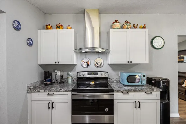 a view of a storage & utility room with washer and dryer