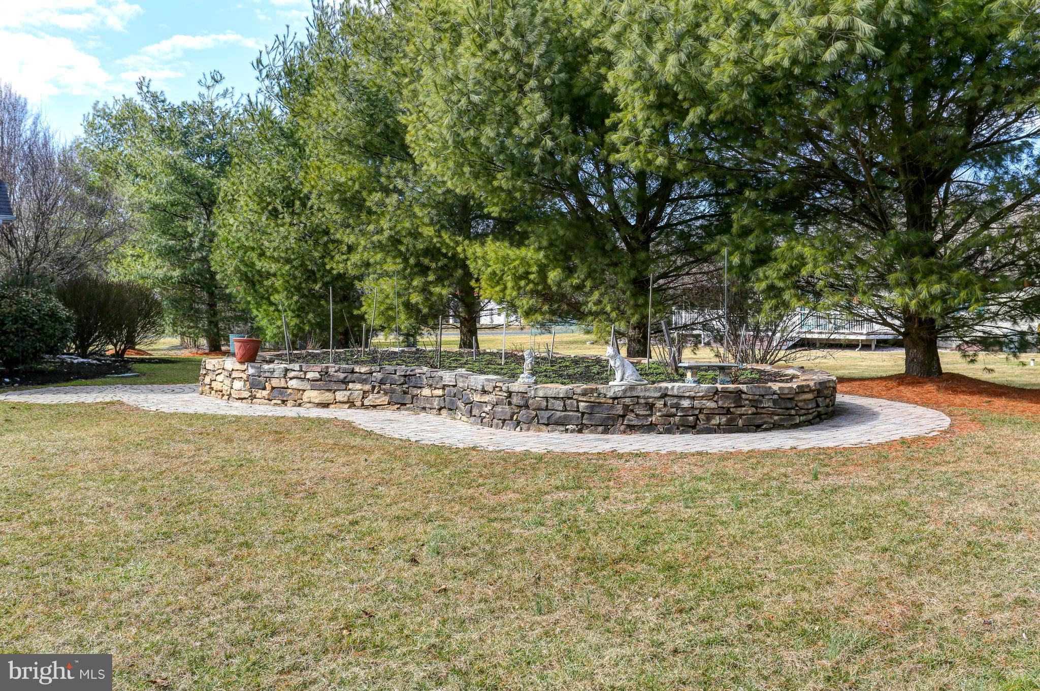 28 Brookview Loop Elkton, MD 21921 - Photo 29 of 30 Above ground Rose Garden