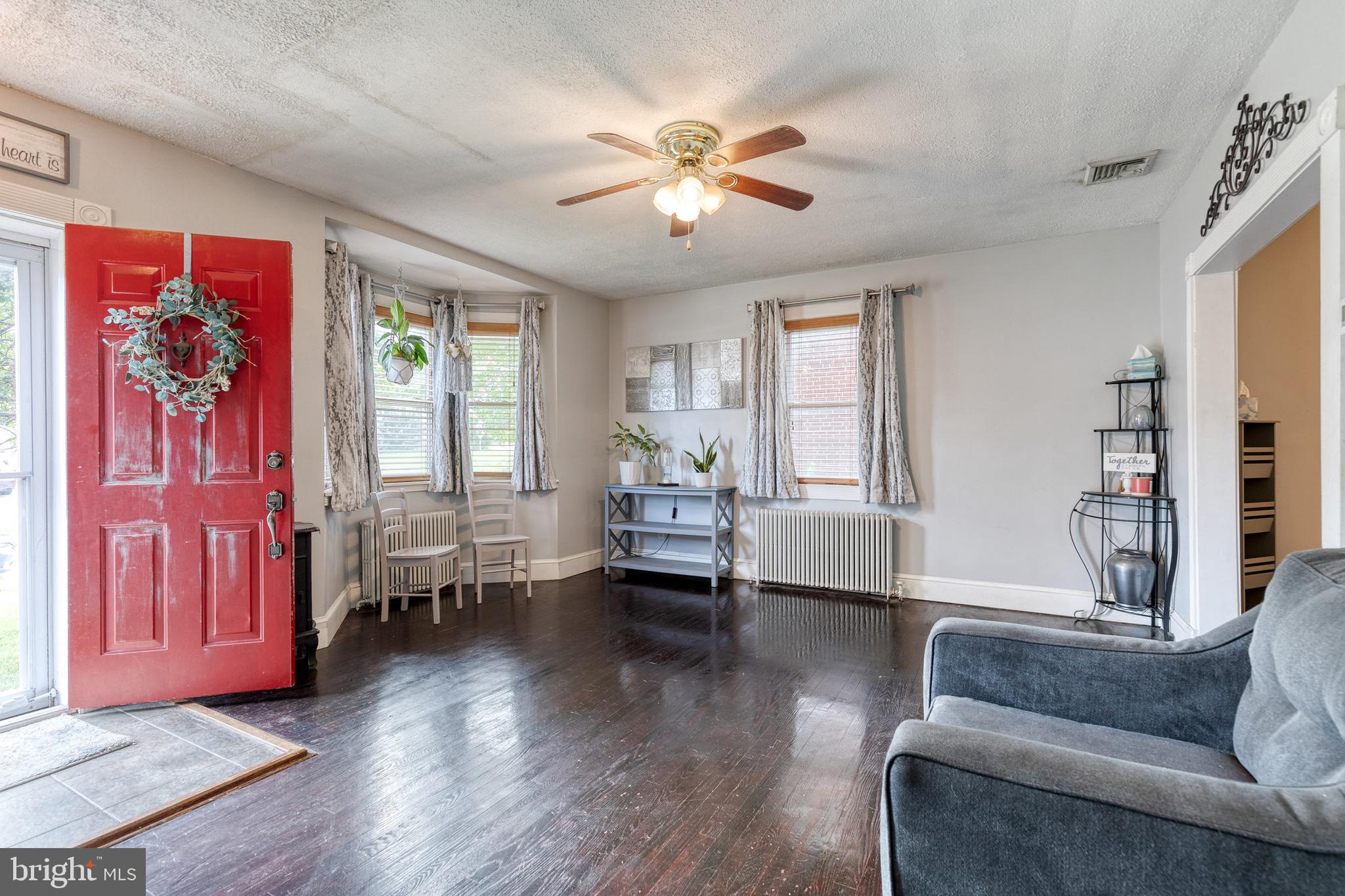 1025 Elm Ridge Avenue Baltimore, MD 21229 - Photo 2 of 33 Gallery Image 2