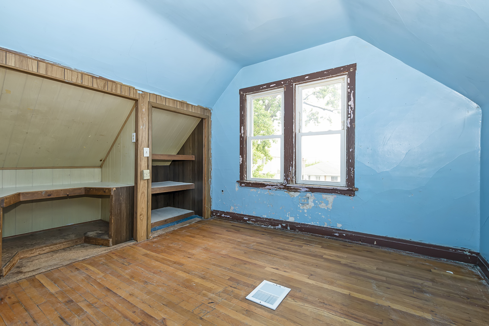 4821 West Hirsch Street Chicago, IL 60651 - Photo 17 of 23 a view of empty room with wooden floor and fan
