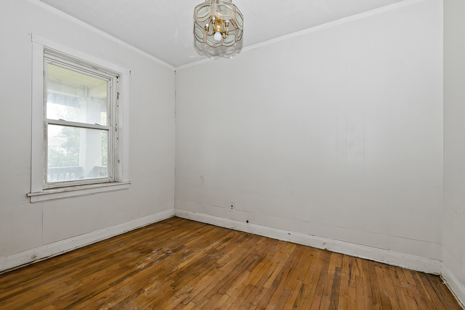 4821 West Hirsch Street Chicago, IL 60651 - Photo 8 of 23 an empty room with a window