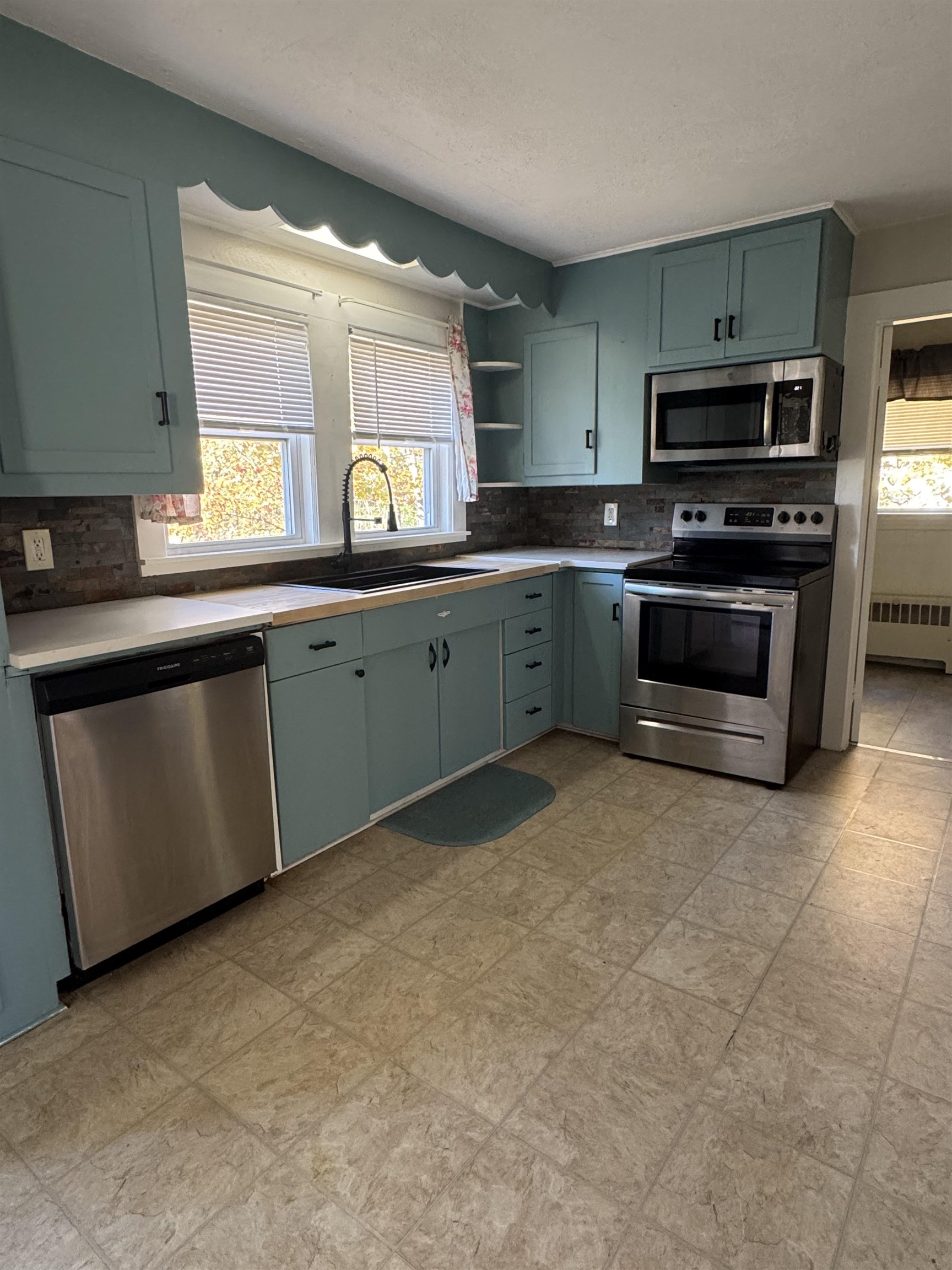 3360 Lafayette Road Portsmouth, NH 03801 - Photo 3 of 17