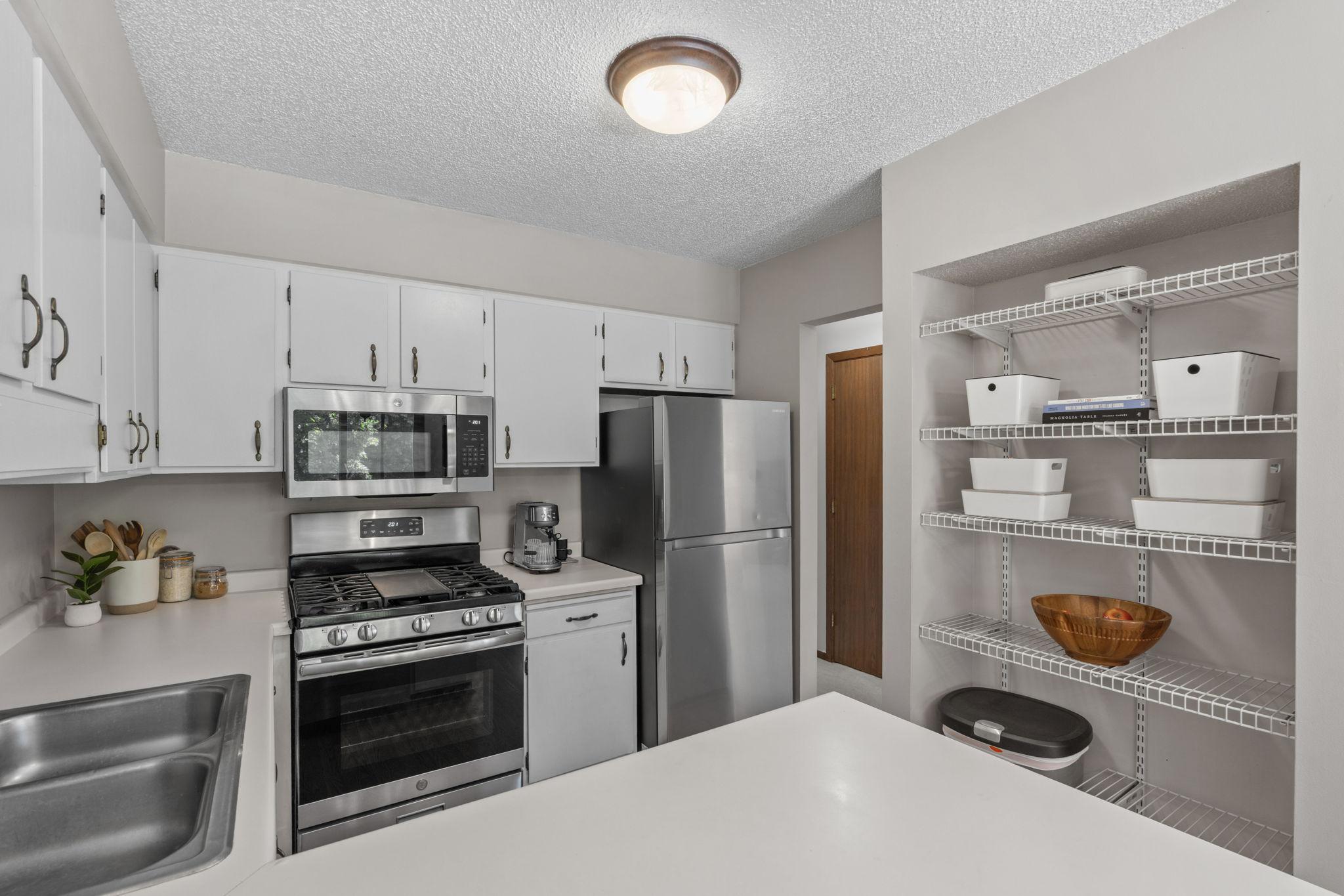 1595 Four Oaks Road Eagan, MN 55121 - Photo 6 of 33