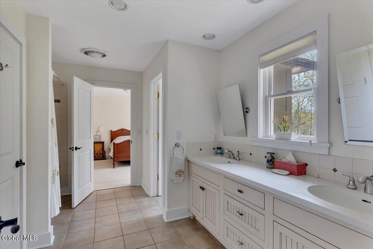 248 Van Wies Point Road Bethlehem, NY 12077 - Photo 18 of 34 048-P1914752