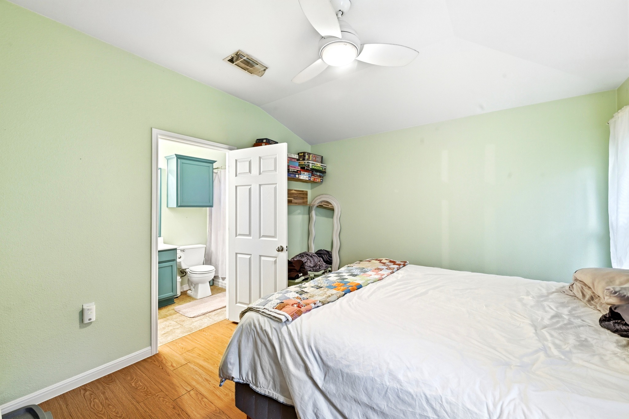 1103 Emmitt Run Austin, TX 78721 - Photo 17 of 25 Bedroom with vaulted ceilings, and direct bathroom access.
