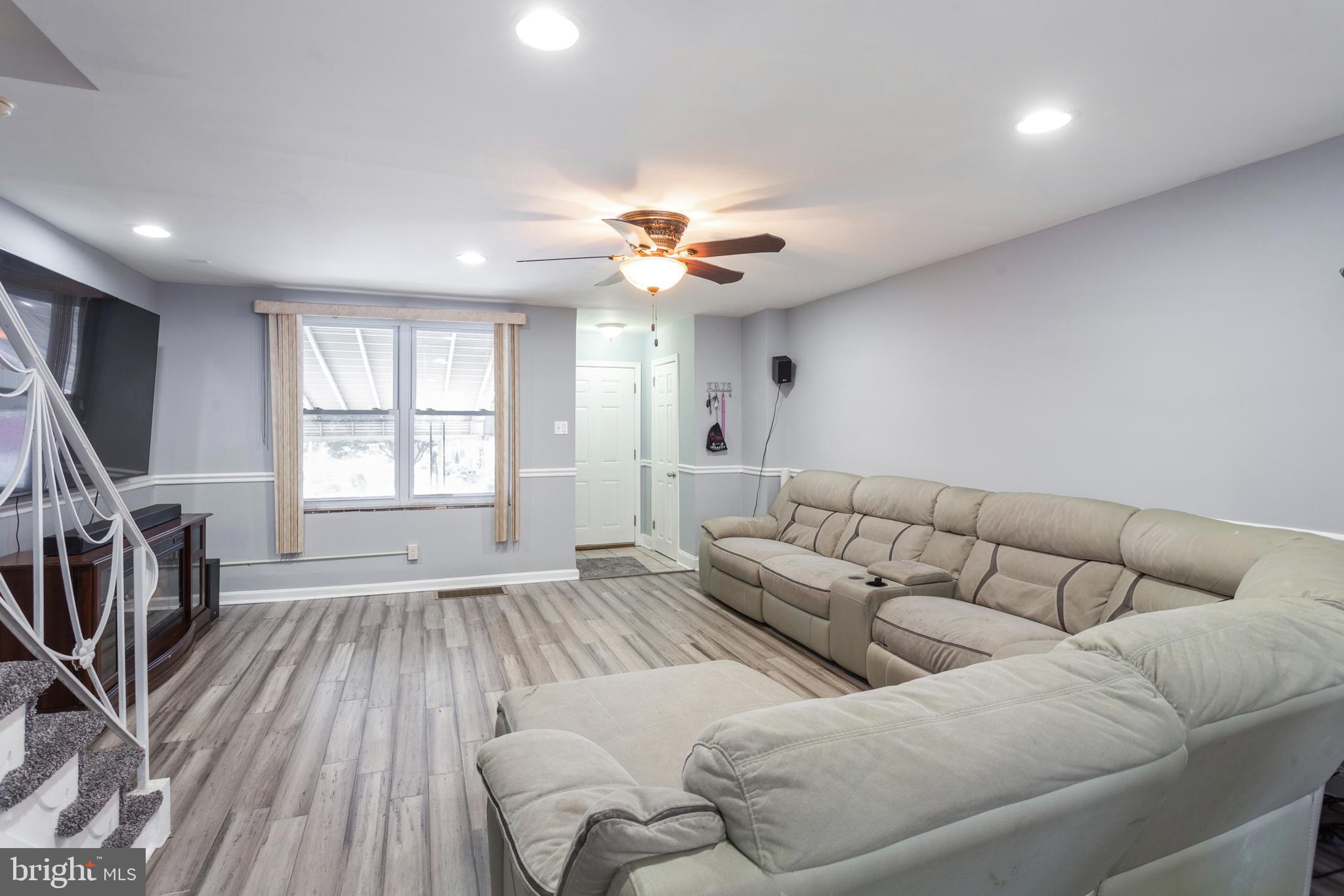 7627 Brookhaven Road Philadelphia, PA 19151 - Photo 3 of 24 Gallery Image 3
