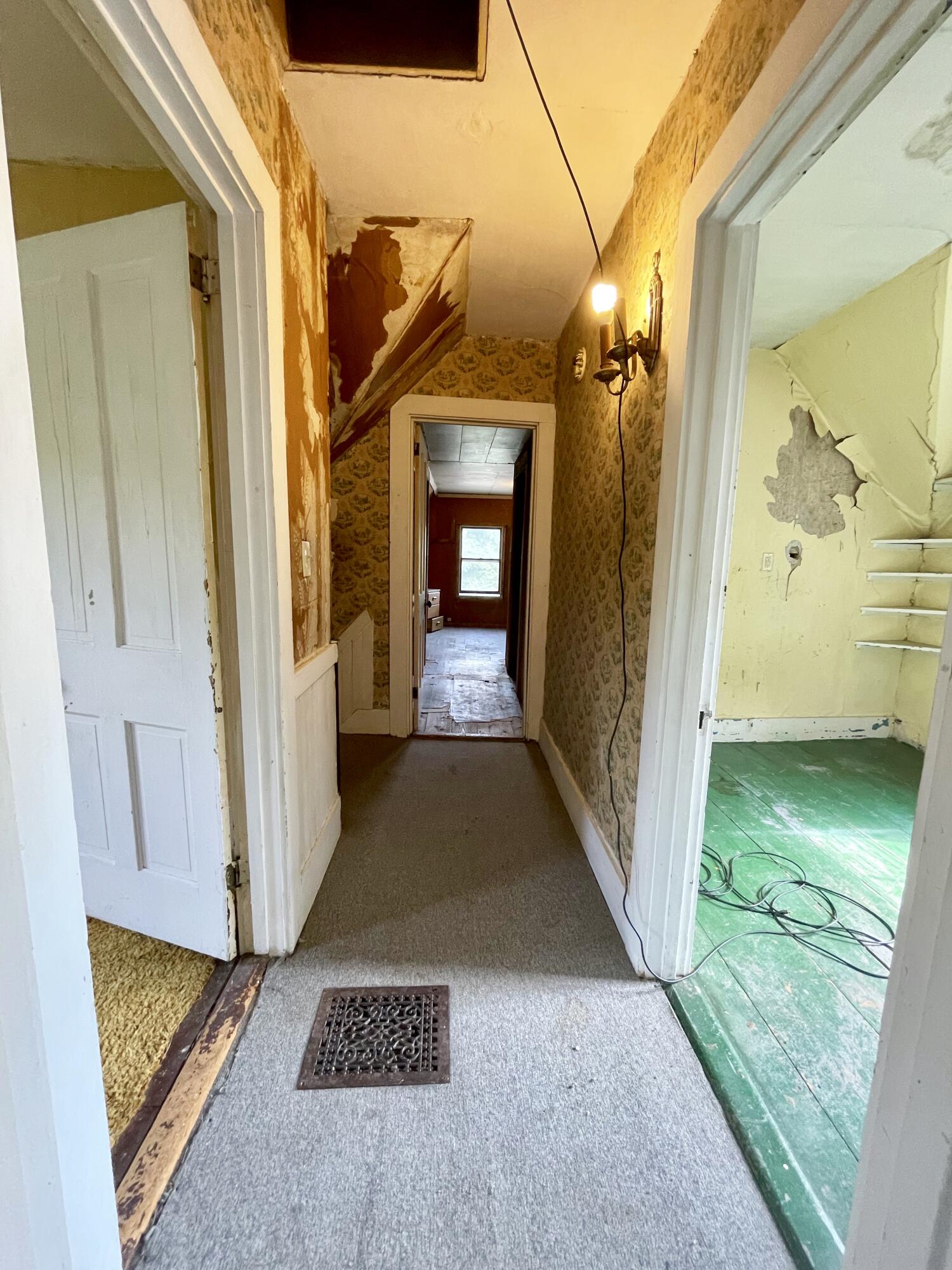 786-784 Bangor Road Ellsworth, ME 04605 - Photo 43 of 44 Upstairs hallway