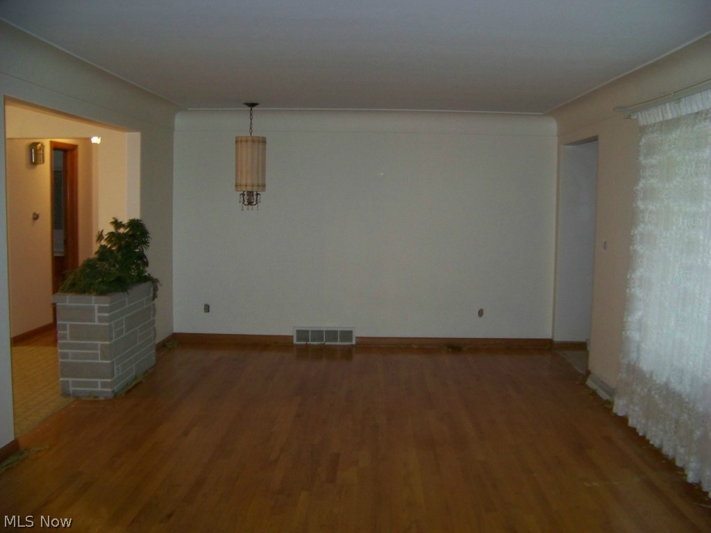 658 Robinson Road Campbell, OH 44405 - Photo 4 of 19 Gallery Image 4
