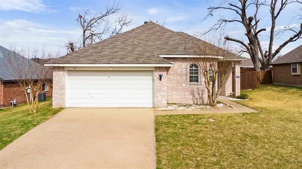 a front view of house with yard