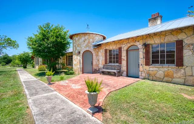 $1,750,000 | 5322 Highway 16, Bandera, TX 78003