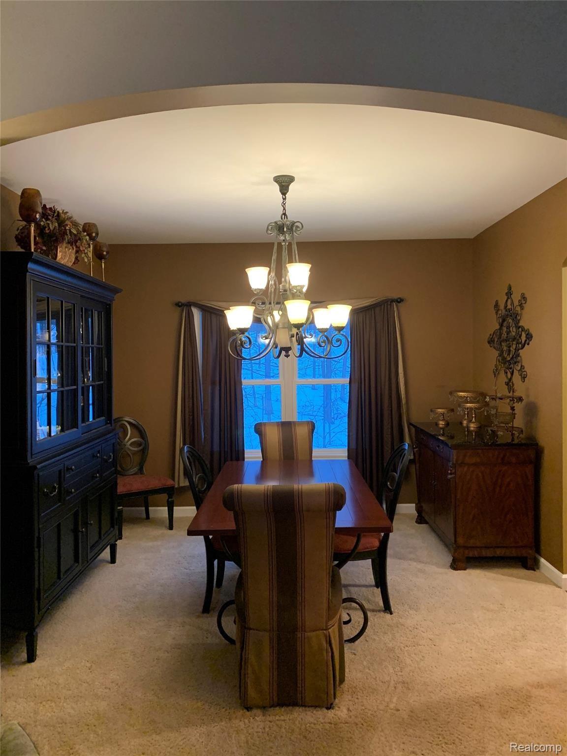 2716 West Coon Lake Road Howell, MI 48843 - Photo 6 of 26 Dining room