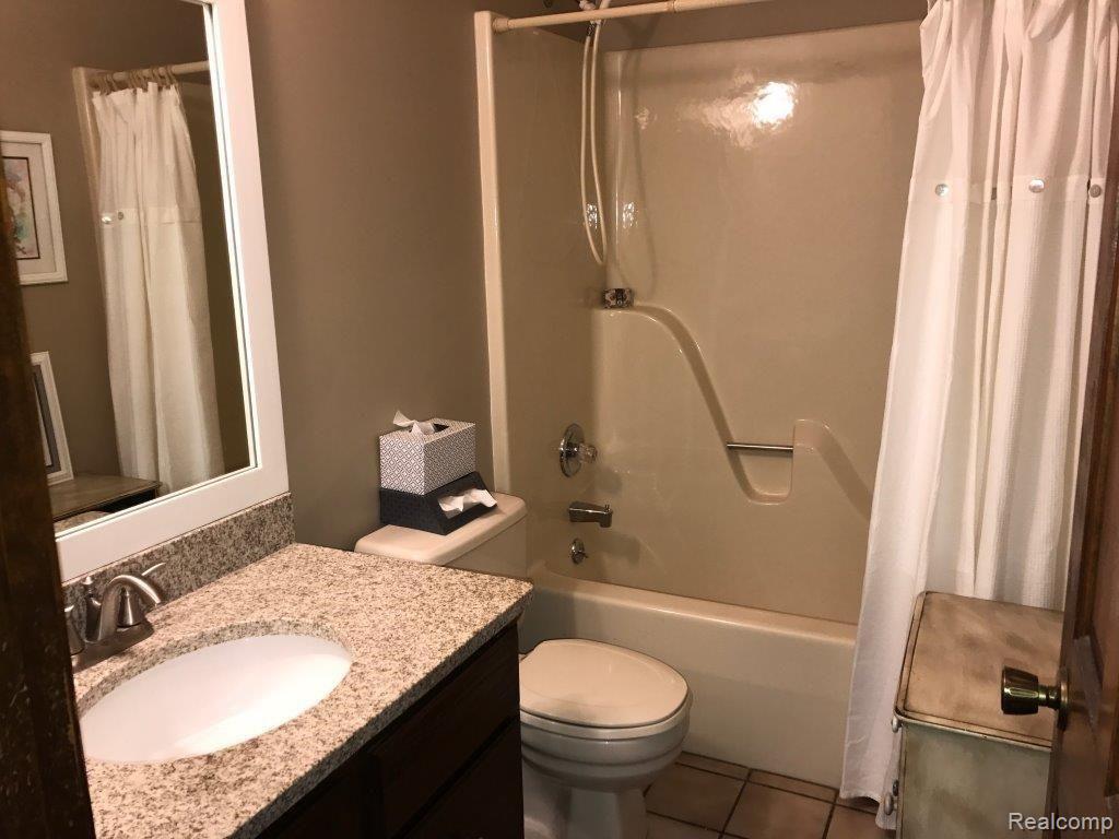 187 North Elm Grove Road Lapeer, MI 48446 - Photo 21 of 41 D0D87598-BC1B-4B12-9EA2-33AFA25AEEC3.JPG