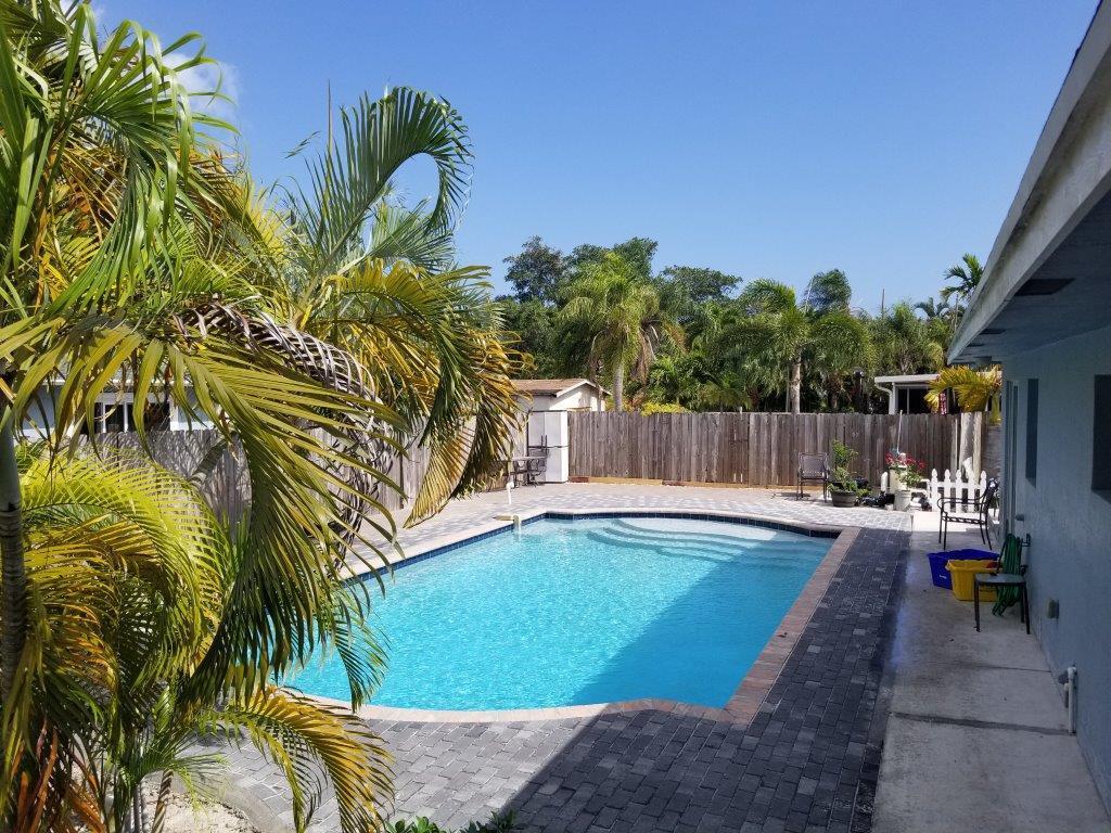 2855 Floral Road Lake Worth, FL 33462 - Photo 5 of 19 a view of a backyard
