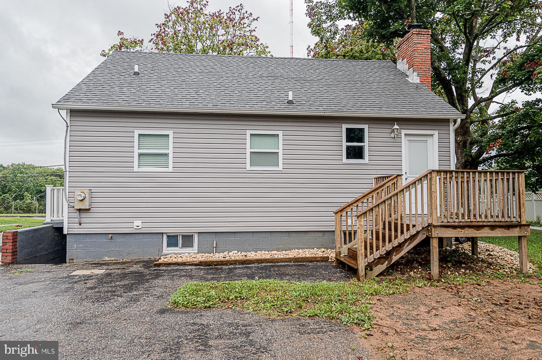 8606 Winands Road Randallstown, MD 21133 - Photo 9 of 42 Exterior Deck Back