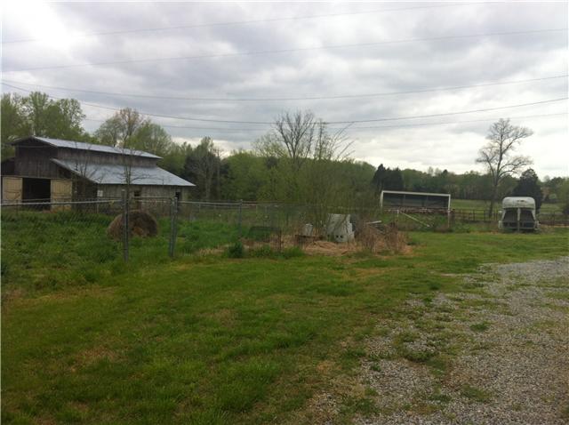 125 Thurman Kepley Road Portland, TN 37148 - Photo 2 of 20 ONE OF THE MANY BARNS ON THE PROPERTY