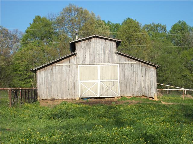 125 Thurman Kepley Road Portland, TN 37148 - Photo 9 of 20 One of several barns on this property