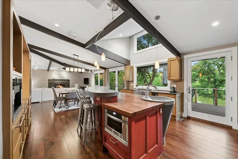 $1,675,000 | 83 Lakeview Parkway, Barrington, IL 60010