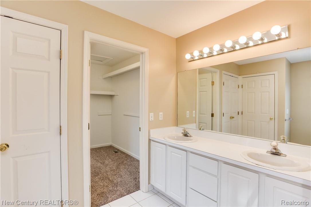 1635 Milverton Road Troy, MI 48083 - Photo 19 of 30 1635 Milverton Dr Troy MI-print-019-23-36 Maywood Avenue0019FULL-4200x2800-300dpi.jpg