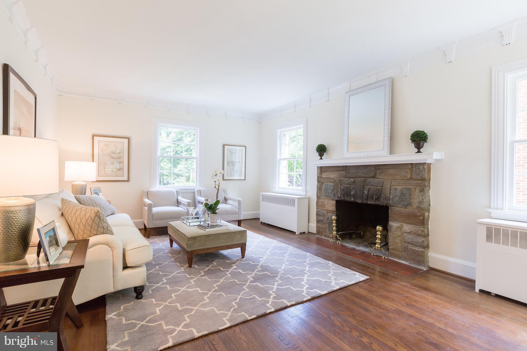 5023 Reno Road Northwest Washington, DC 20008 - Photo 5 of 26 Living Room