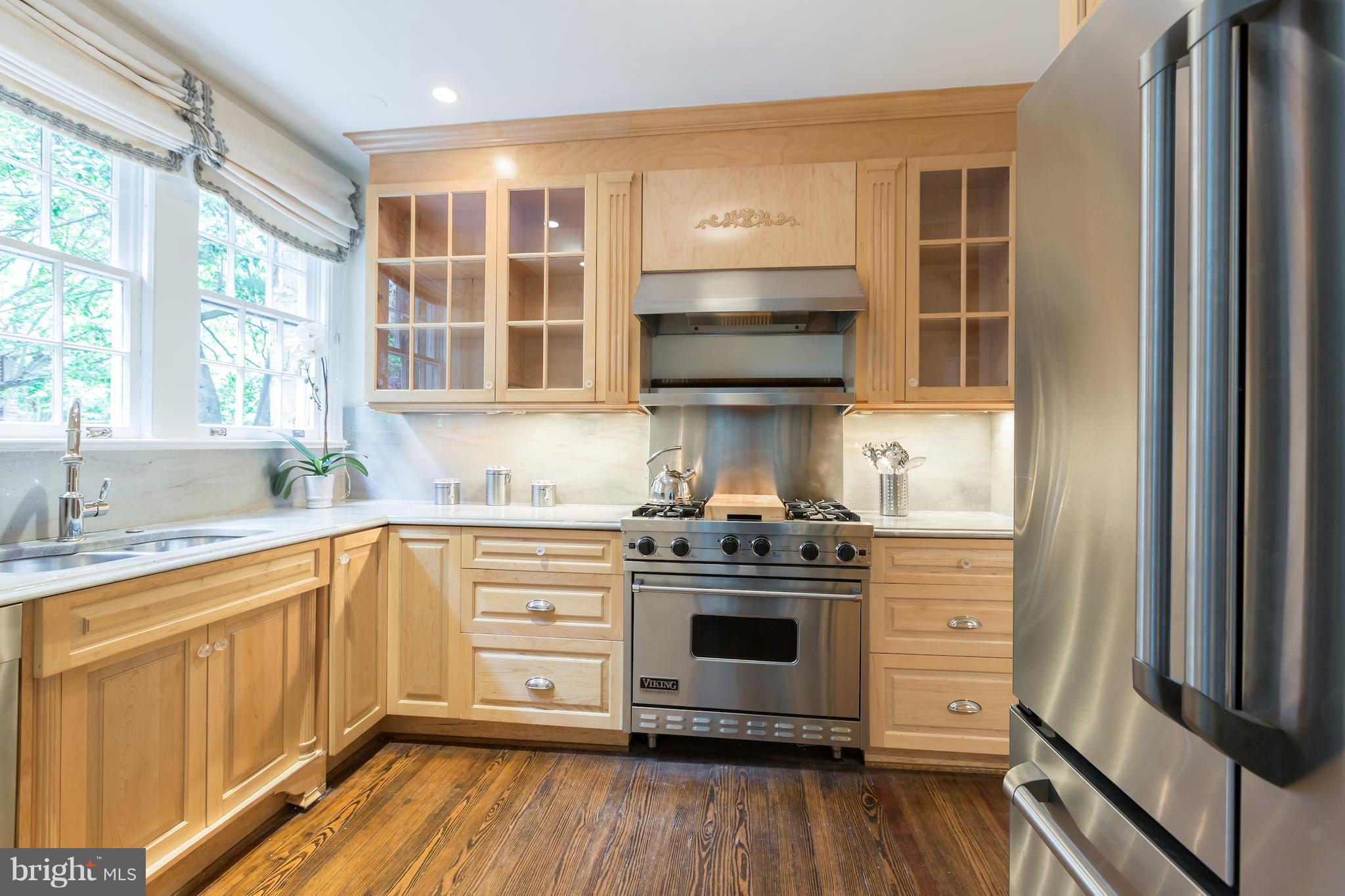 5023 Reno Road Northwest Washington, DC 20008 - Photo 10 of 26 Kitchen