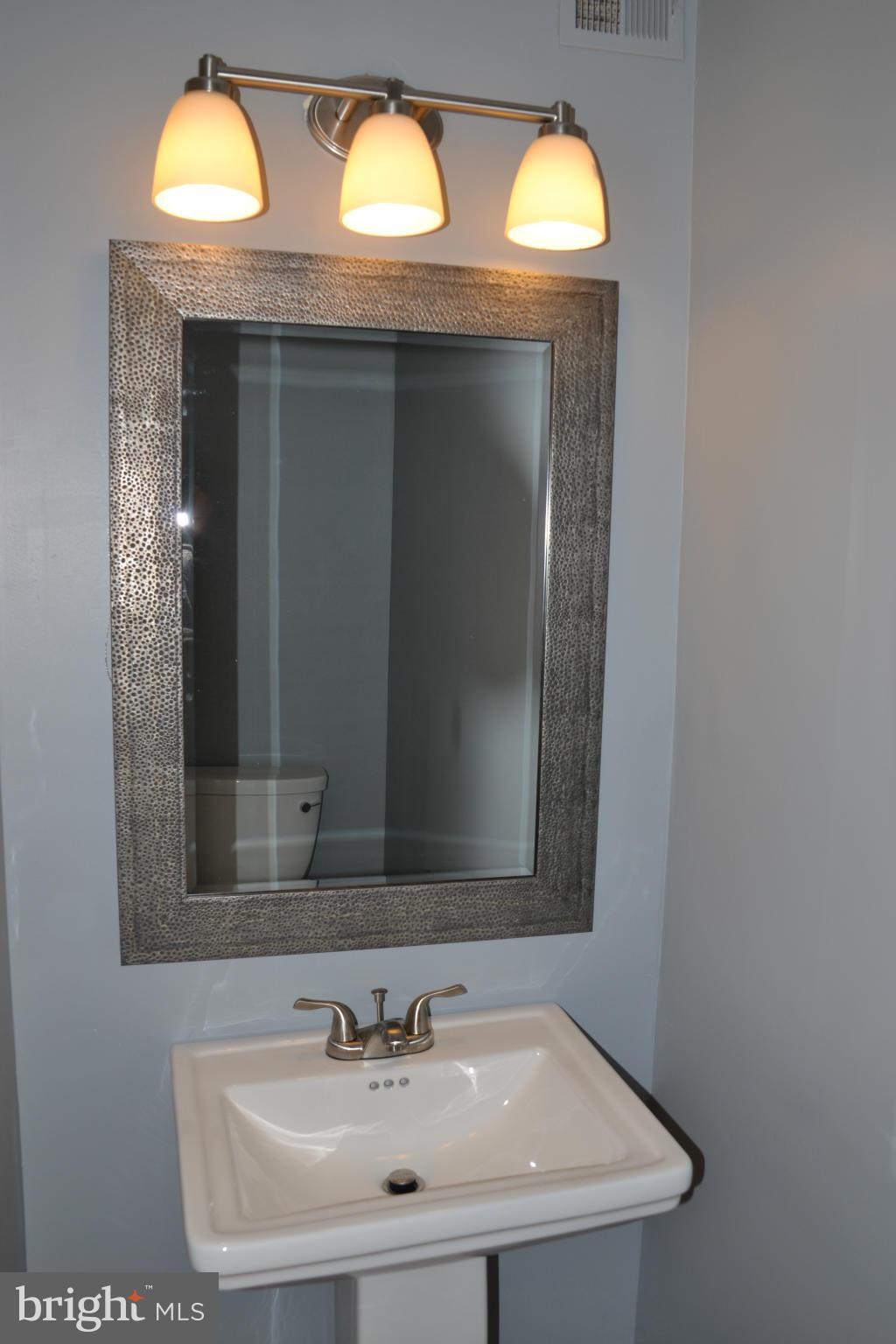 9923 Natick Road Burke, VA 22015 - Photo 8 of 23 Bath