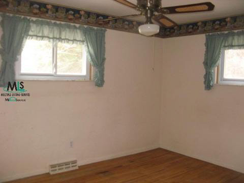 925 Heights Road Lake Orion, MI 48362 - Photo 6 of 10 325965-5.JPG