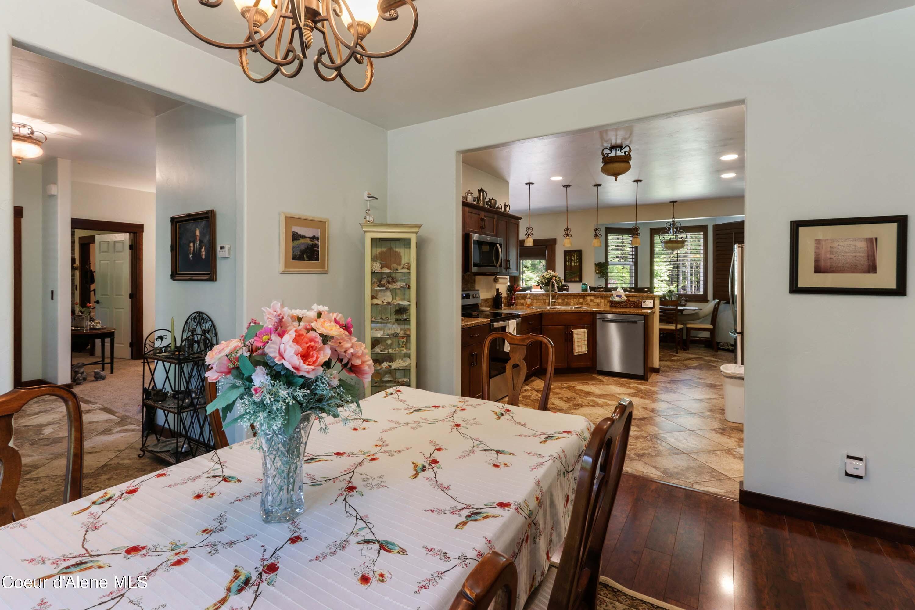 518 High Road Sandpoint, ID 83864 - Photo 19 of 57 Dining room