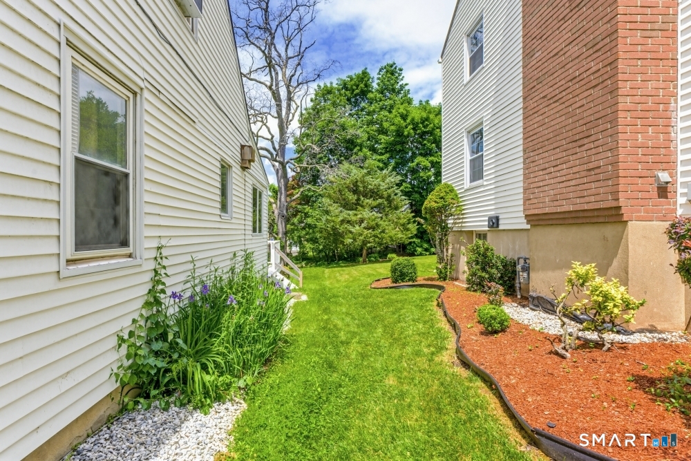 98 Woodmere Road West Hartford, CT 06119 - Photo 3 of 40
