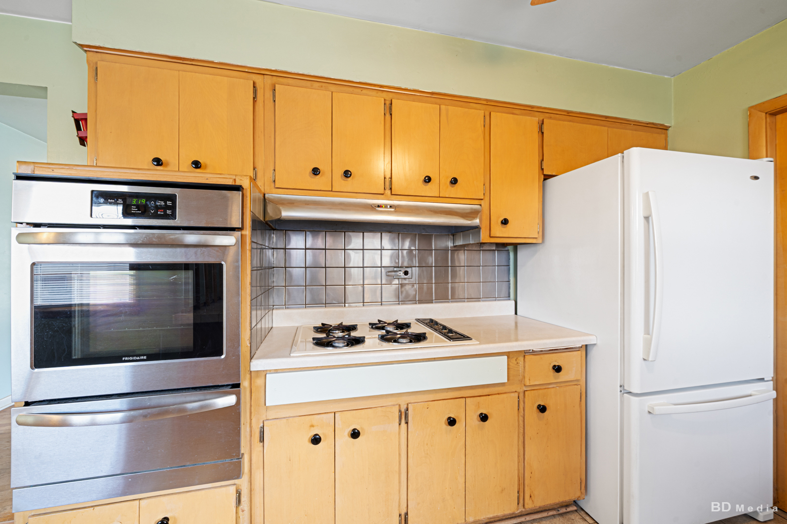 17510 Western Avenue Homewood, IL 60430 - Photo 6 of 19 a kitchen with stainless steel appliances a stove a microwave and cabinets