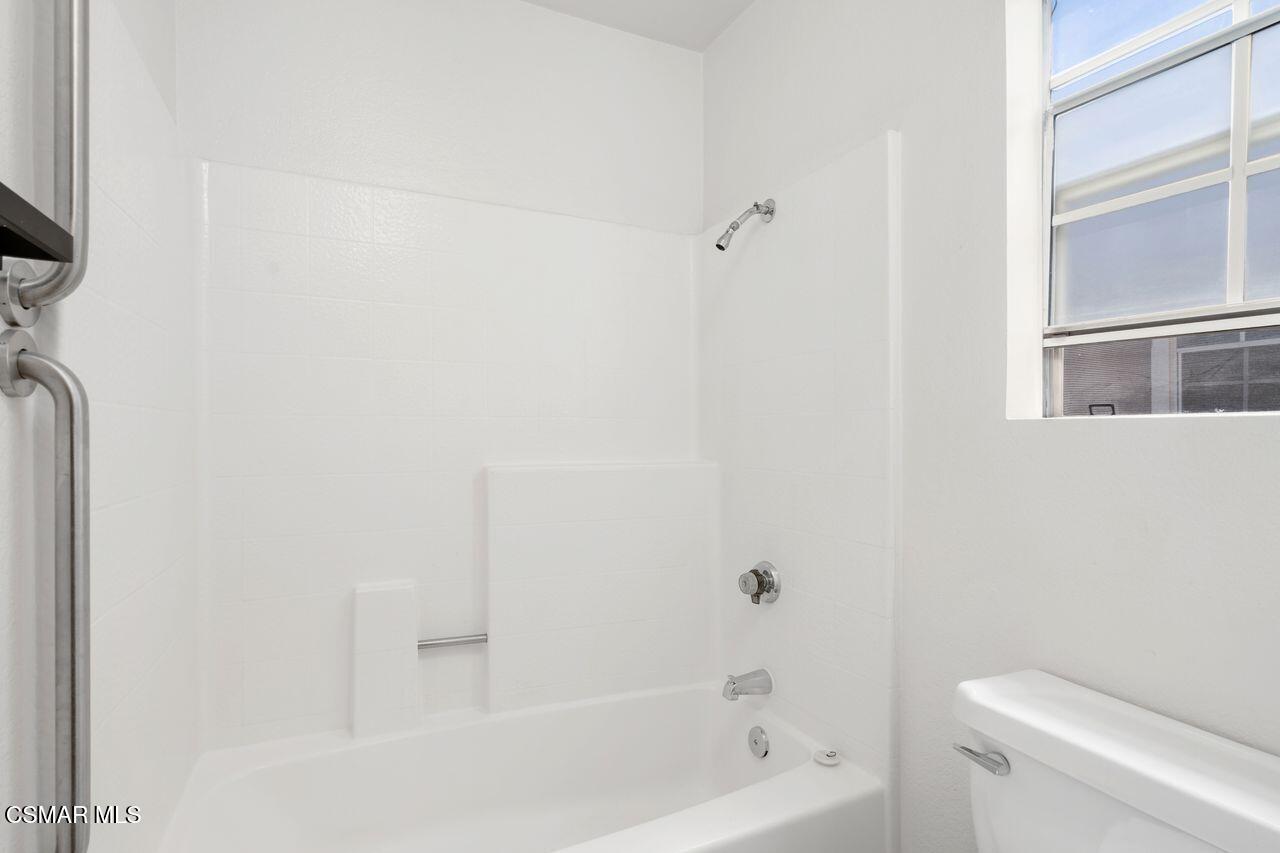 1854 Rory Lane, Unit 4 Simi Valley, CA 93063 - Photo 19 of 37 a bathroom with a bathtub and a toilet
