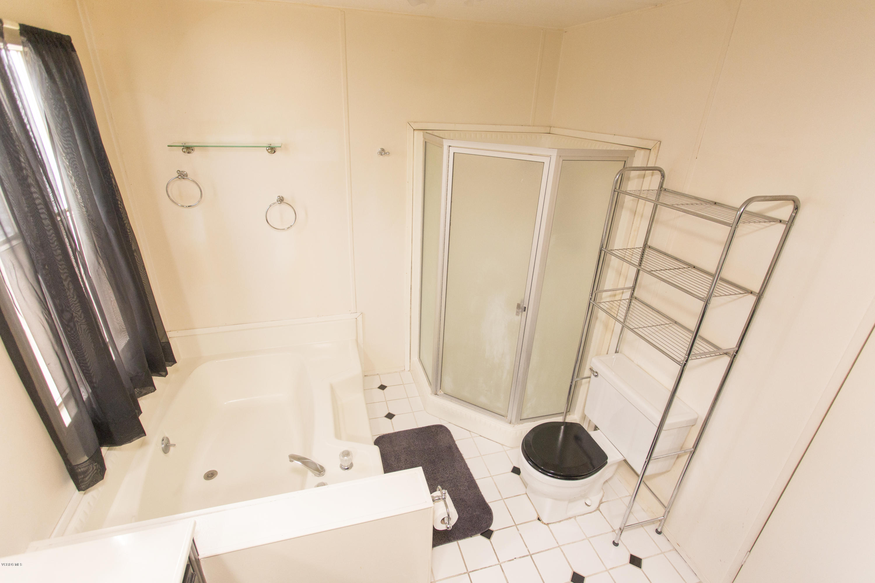 6480 Katherine Road, Unit 101 Simi Valley, CA 93063 - Photo 10 of 12 Master bath