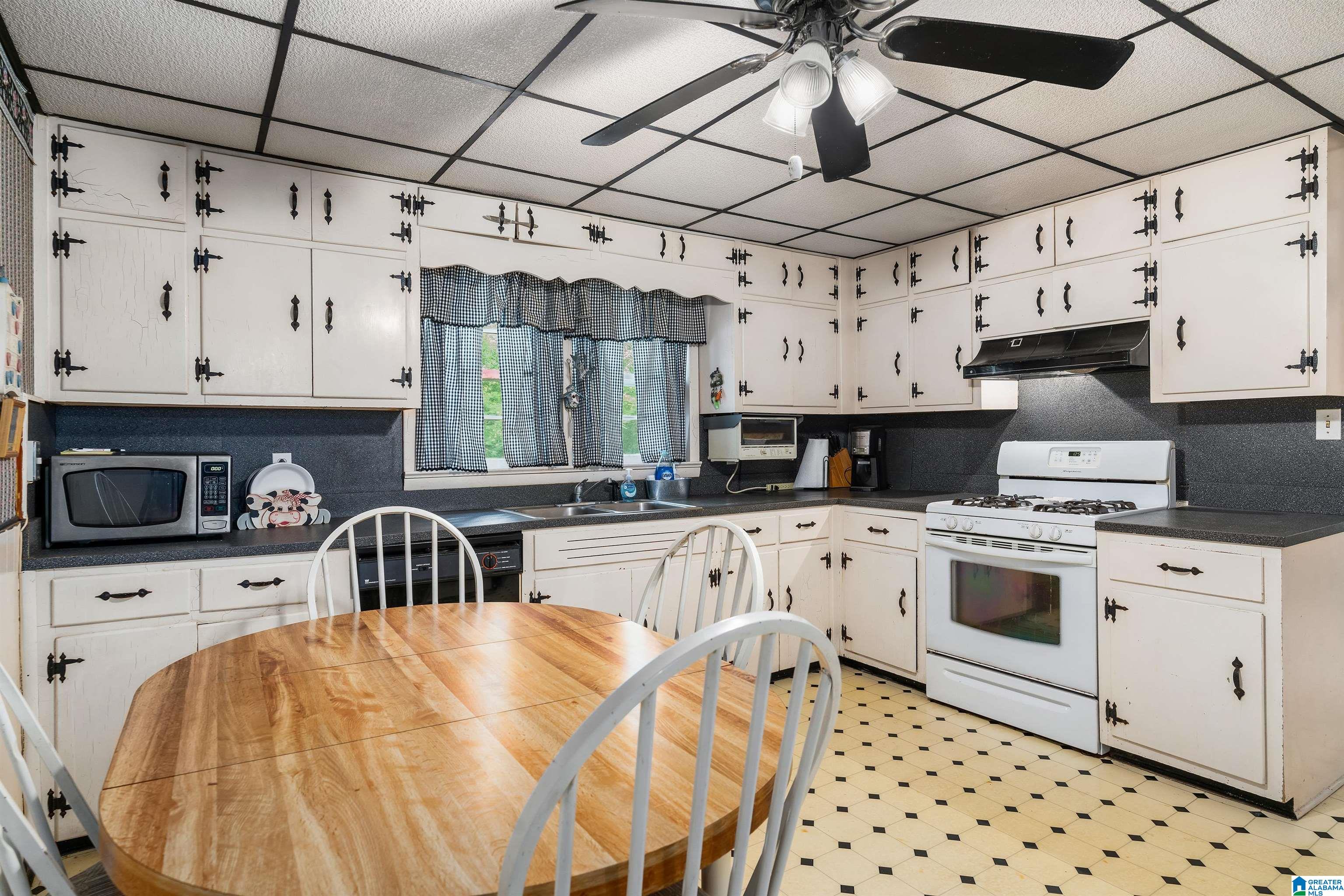 6031 Tyler Loop Road Pinson, AL 35126 - Photo 9 of 25