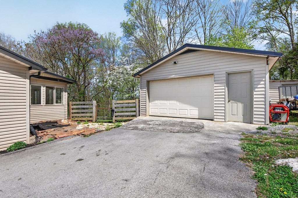 11527 Lindell Road Meadowview, VA 24361 - Photo 5 of 63 Gallery Image 5