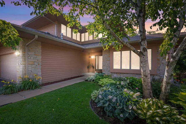 $789,000 | 1117 Sweetbriar Lane, Unit 22, Hartland, WI 53029