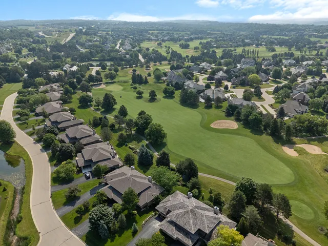 $789,000 | 1117 Sweetbriar Lane, Unit 22, Hartland, WI 53029