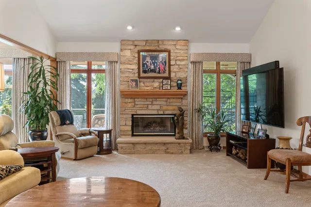 $789,000 | 1117 Sweetbriar Lane, Unit 22, Hartland, WI 53029