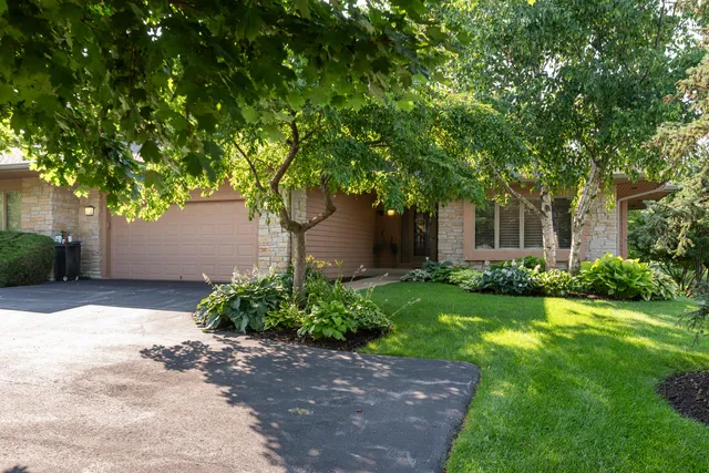 $789,000 | 1117 Sweetbriar Lane, Unit 22, Hartland, WI 53029