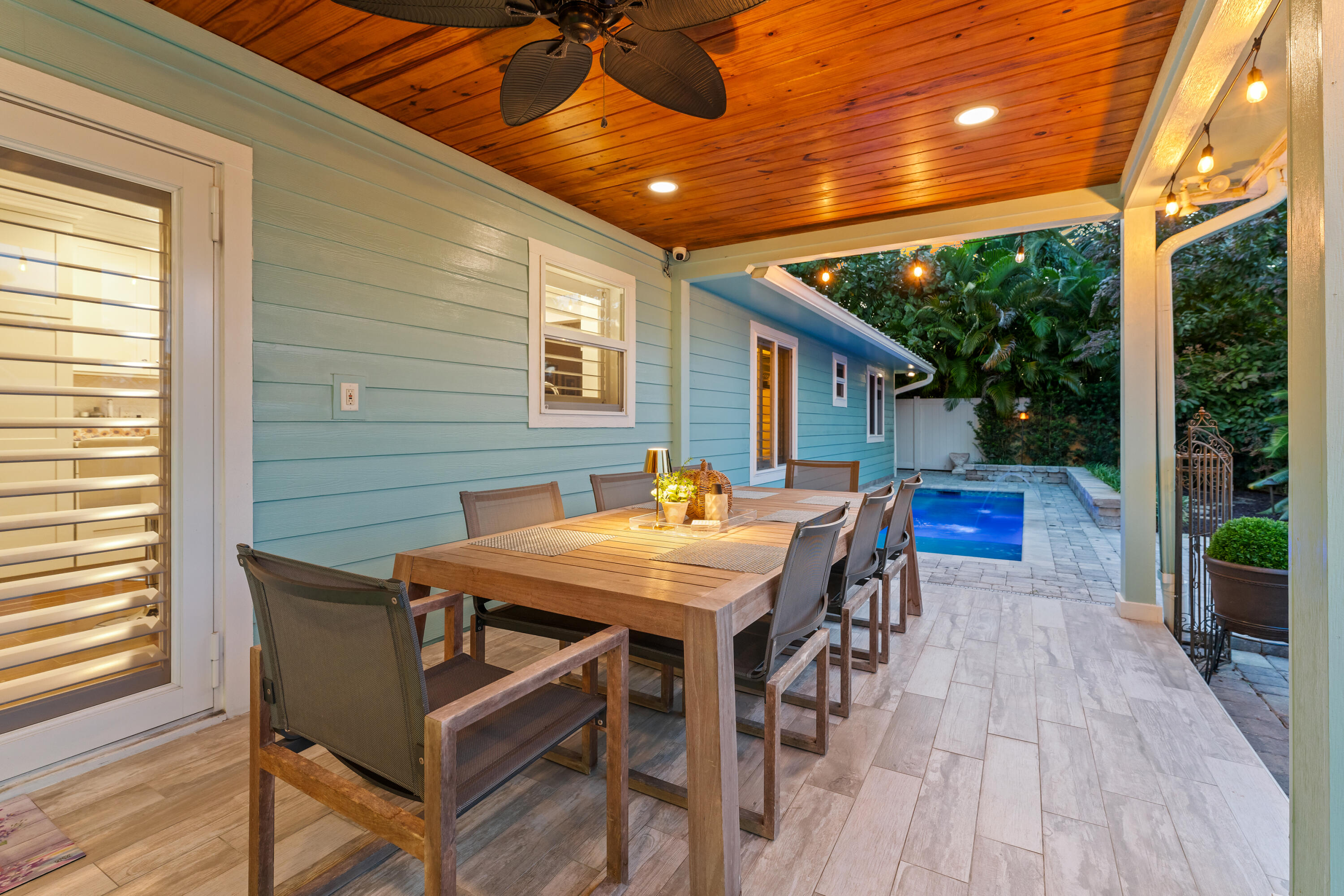 581 Southwest Timber Trail Stuart, FL 34997 - Photo 10 of 45 a patio with table and chairs