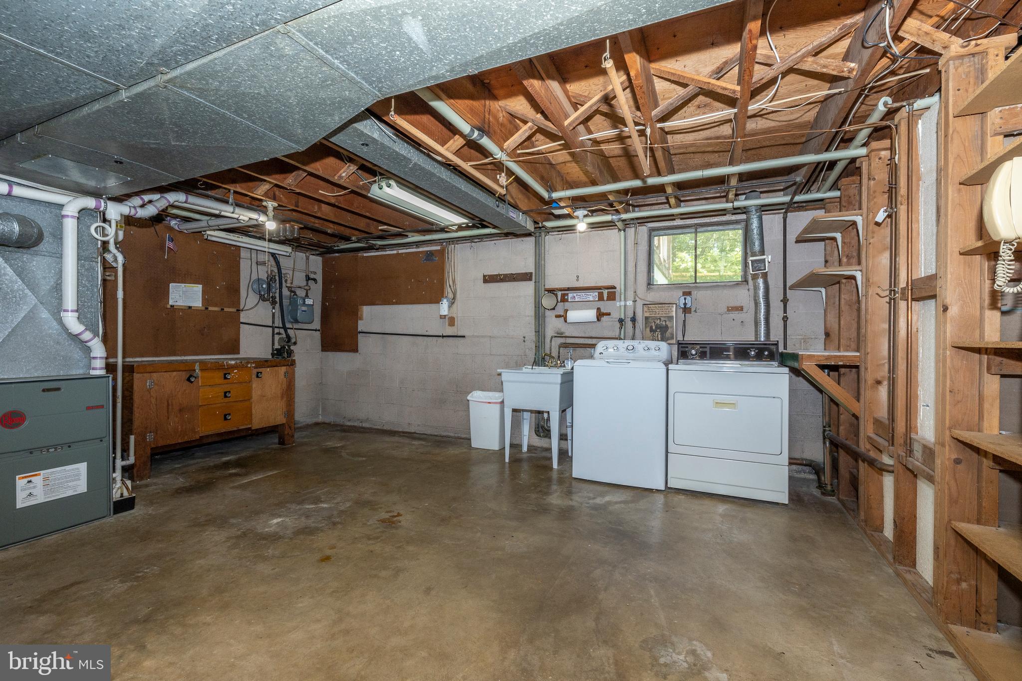 108 Woodland Road Gaithersburg, MD 20877 - Photo 42 of 72 LAUNDRY /STOREAGE