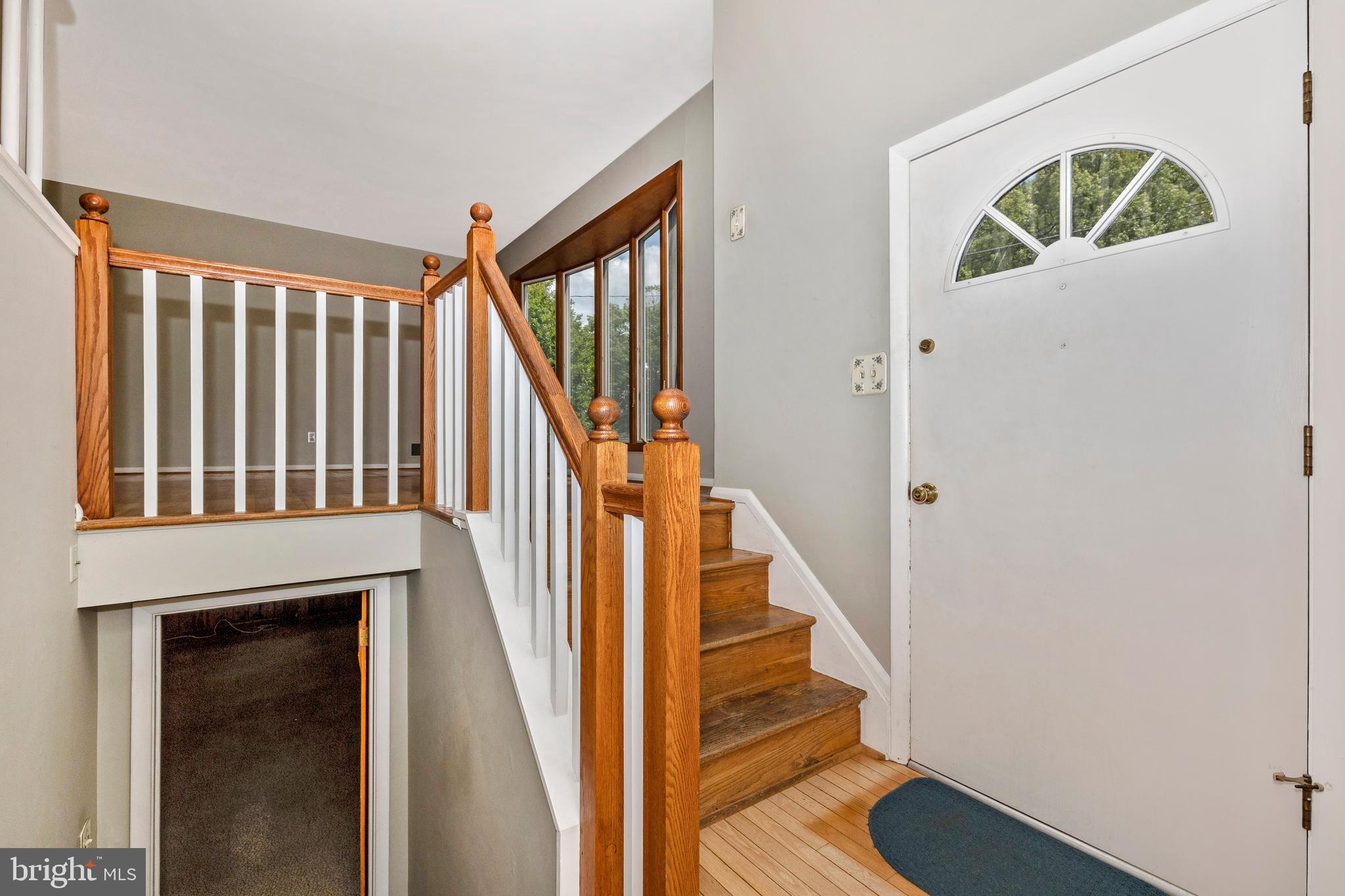 108 Woodland Road Gaithersburg, MD 20877 - Photo 6 of 72 FOYER