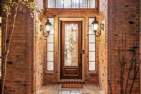 $465,000 | 14210 Vanessa Circle, Houston, TX 77069