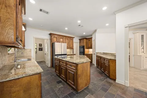 $465,000 | 14210 Vanessa Circle, Houston, TX 77069