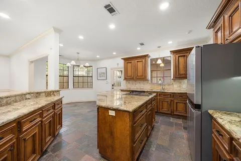 $465,000 | 14210 Vanessa Circle, Houston, TX 77069